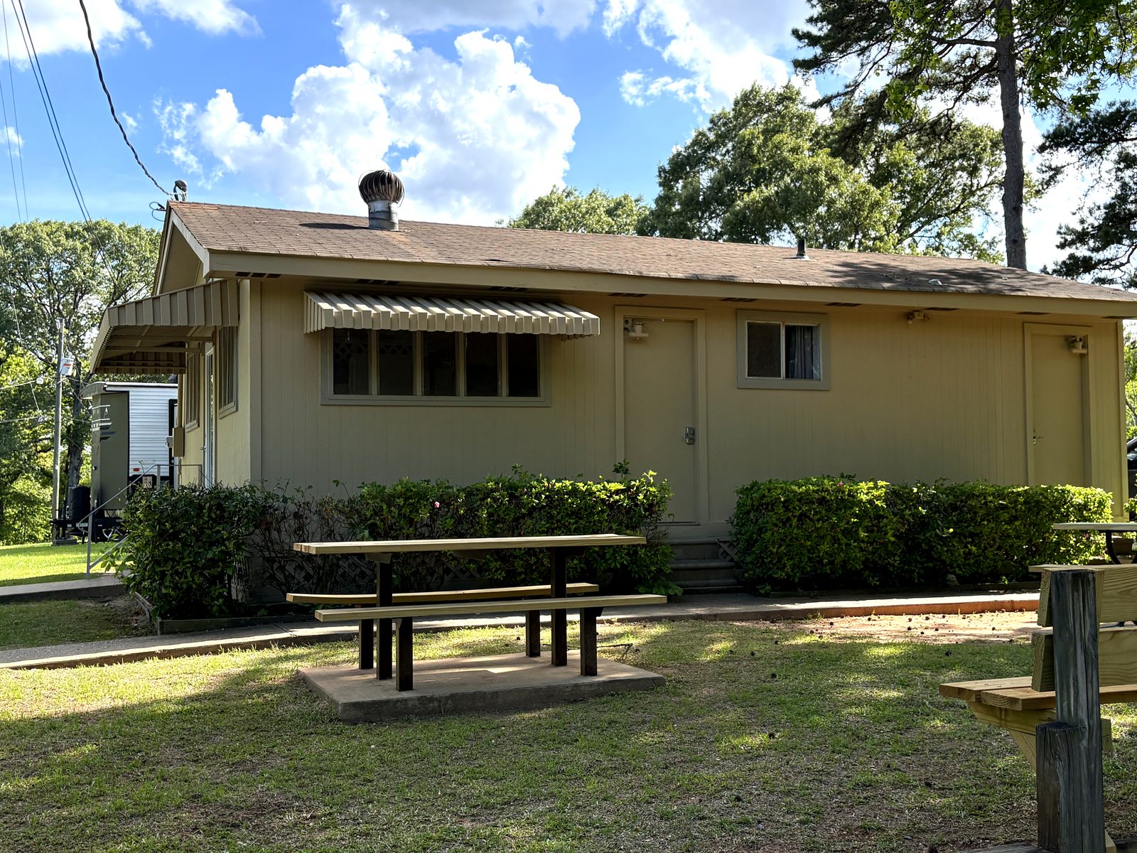 Bathhouse exterior with picnic table at Dogwood Ridge RV Park