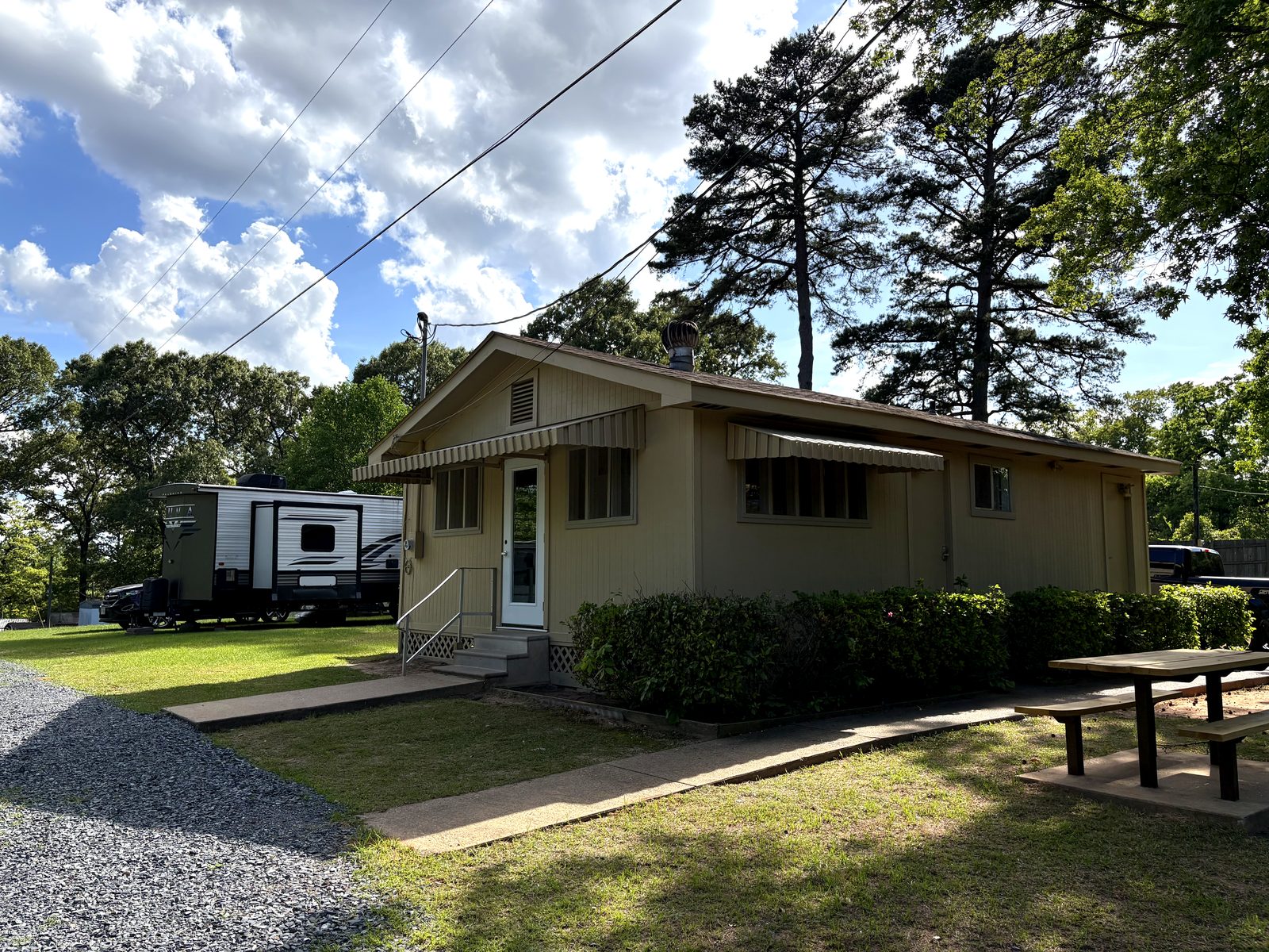Bathhouse and common area at Dogwood Ridge RV Park near Natchitoches Louisiana